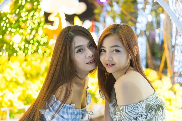 Nattporträtt Vacker Asiatisk Kvinna Thailand Flicka Pose För Att Ett — Stockfoto