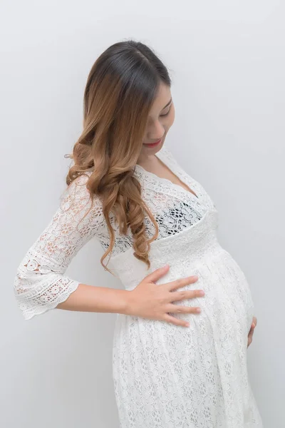 Mujer Embarazada Vestido Blanco Toque Vientre Sobre Fondo Blanco Mujer —  Fotos de Stock