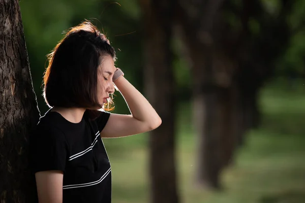 Asiático Menina Bonita Sentir Sozinho Floresta Sad Conceito Mulher Tailândia — Fotografia de Stock