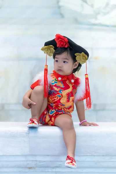 Retrato Niña Linda Mujer Asiática Vestido Cheongsam Tailandia Personas Concepto — Foto de Stock