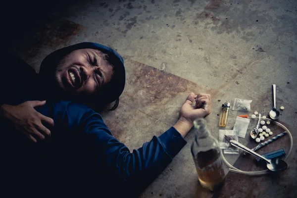 Asyalı Erkekler Kendi Damarlarına Eroin Enjekte Eden Uyuşturucu Bağımlılarıdır Flakka — Stok fotoğraf