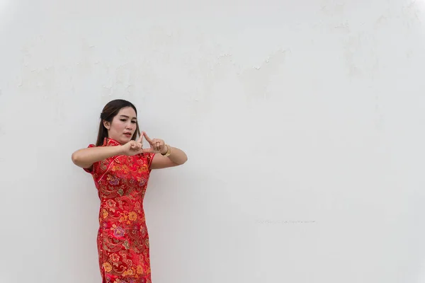 Asian Woman Cheongsam White Wall Happy Chinese New Year Concept — Stock Photo, Image