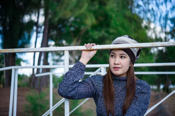 Porträt Der Schönen Asiatischen Frau Junge Mädchen Winter Porträt Thailändische — Stockfoto