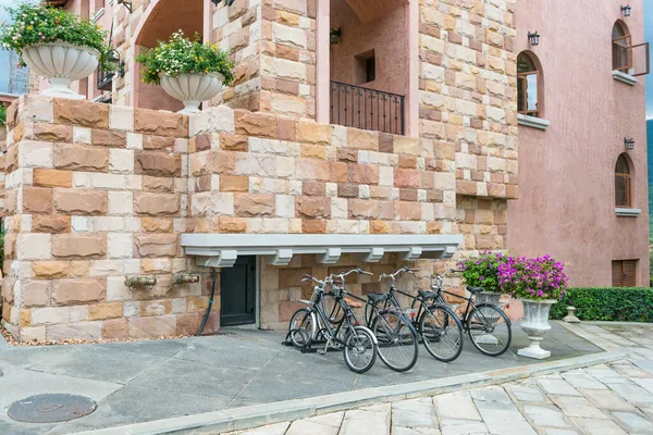 Велосипеды Припаркованы Закрыты Поездки Городу Тоскане — стоковое фото
