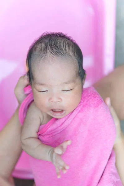 Closeup Asian Baby Take Shower Daylight — Stockfoto