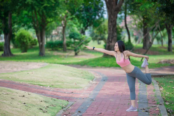 Asiático Mulher Desportiva Alongamento Corpo Respirando Fresco Parque Tailândia Pessoas — Fotografia de Stock