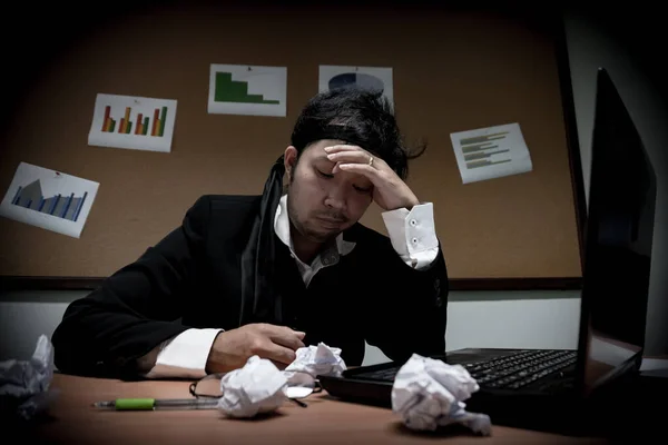 Empresário Asiático Sob Estresse Durante Trabalho Excessivo — Fotografia de Stock