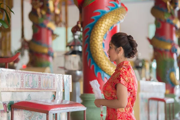 Porträt Einer Schönen Asiatin Cheongsam Kleid Thailändische Menschen Glückliches Chinesisches — Stockfoto