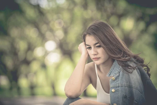 Mooie Thai Vrouw Erg Verdrietig Van Onbeantwoorde Liefde Heroverwegen Denken — Stockfoto