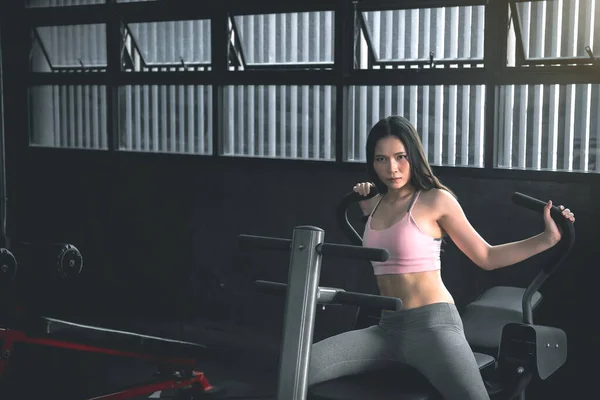 Hermosa Mujer Asiática Haciendo Ejercicio Gimnasio Tailandia — Foto de Stock