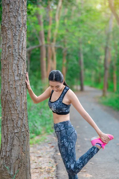 Ázsiai Sportos Nyújtózkodó Test Légzés Friss Levegő Parkban Thaiföld Emberek — Stock Fotó