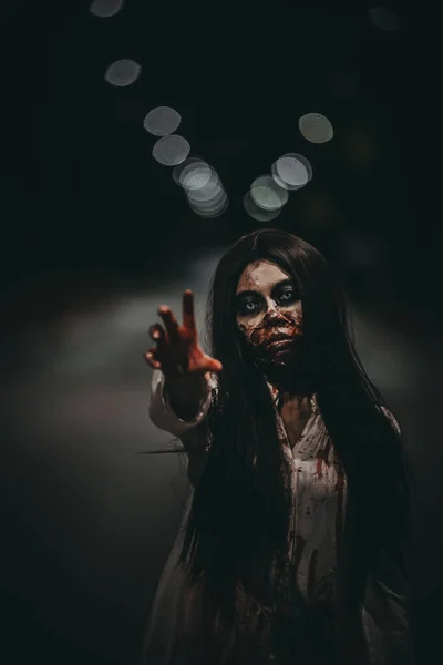 亚洲女人的肖像 恐怖场景 恐怖背景 万圣节海报 — 图库照片