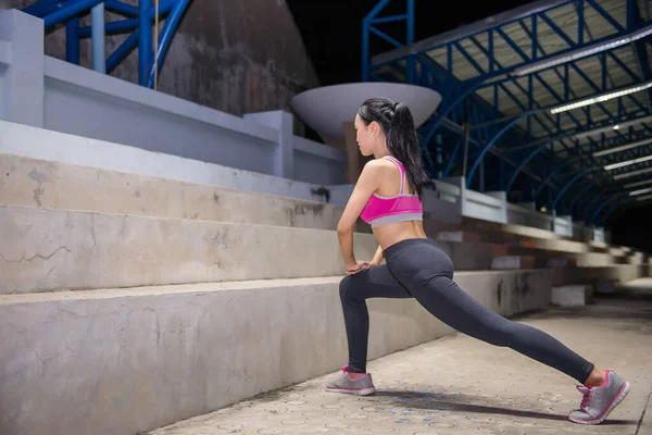 Asian Slim Girl Stretching Leg Stand Night Scene — Stock Photo, Image