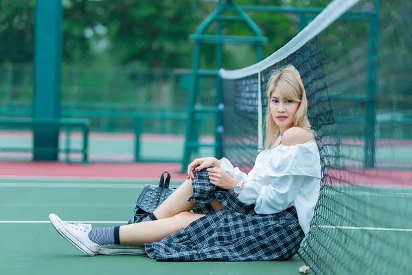 Portret Pięknej Azjatyckiej Eleganckiej Dziewczyny Pozowanie Zrobienia Zdjęcia Styl Życia — Zdjęcie stockowe