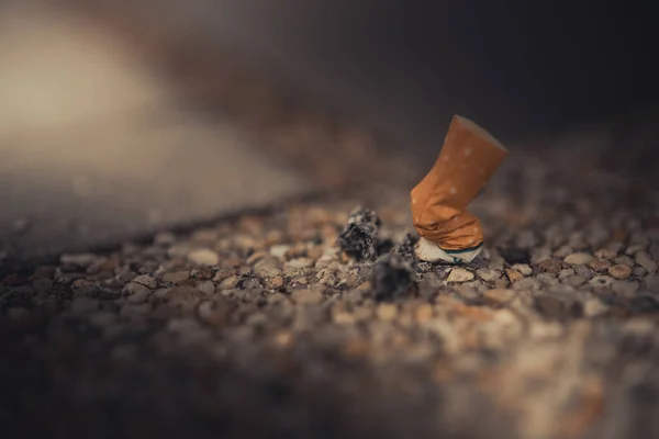 Cigarrillos Rotos Suelo — Foto de Stock