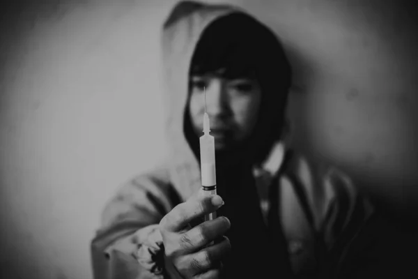Asiatische Männer Sind Drogenabhängig Sich Selbst Heroin Die Venen Spritzen — Stockfoto