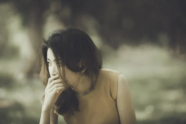 Mulher Tailandesa Bonita Muito Triste Amor Não Correspondido Repensar Pensar — Fotografia de Stock