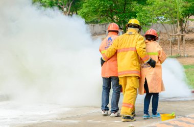 THAILAND, APRIL - 2016, 22: Synchrotron Işık Araştırma Enstitüsü Nakhonratchasima, Tayland 'da itfaiye eğitimi