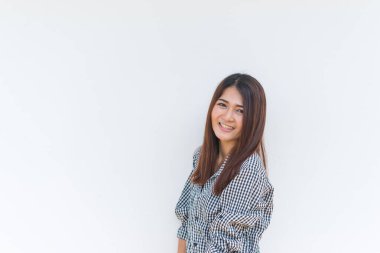 Yakışıklı adam mutlu, beyaz arka planda mutlu adam konsepti