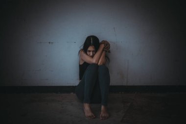 Asyalı rehine kadın gece olay yerinde iple bağlandı hırsızlar fidye için kaçırıldı, Tayland halkı...