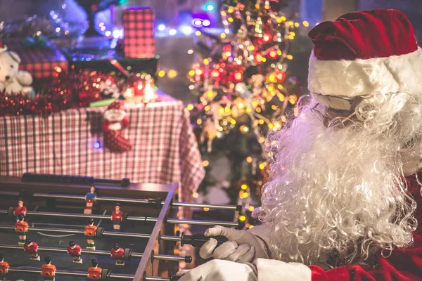 Santa Claus Hraje Tabletu Veselé Vánoce Koncept — Stock fotografie