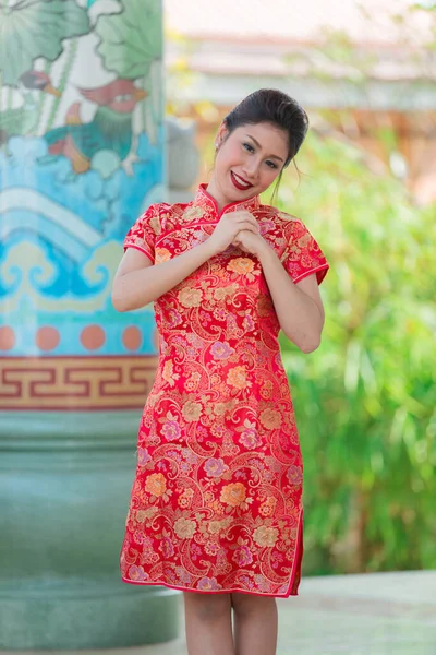 Porträt Einer Schönen Asiatin Cheongsam Kleid Thailändische Menschen Glückliches Chinesisches — Stockfoto