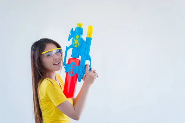 Mujer Asiática Con Agua Mano Sobre Fondo Blanco Festival Día — Foto de Stock