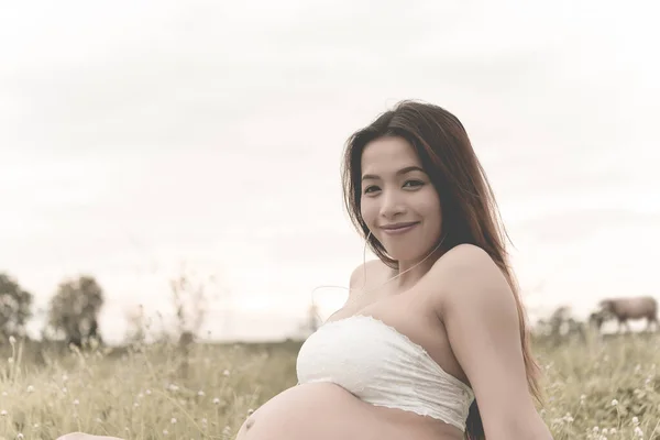 Pregnant Woman Listen Song Piano Baby Belly Her Film Tone — 图库照片