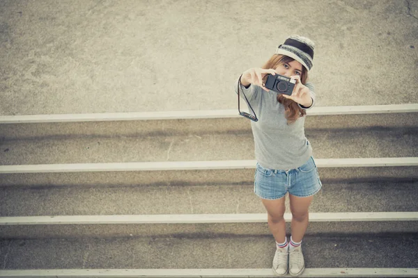 Asiatiska Hipsters Flicka Med Svart Kamera Action Ett Foto Vintage — Stockfoto