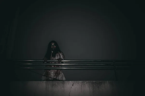 Porträt Einer Asiatischen Frau Make Geistergesicht Horrorszene Gruseligen Hintergrund Halloween — Stockfoto