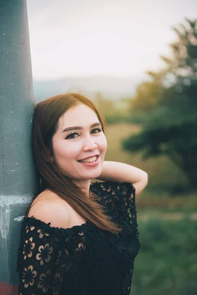 Beautiful Thai Girl Smile Bright Sunlight Field Vintage Style Dark — Foto Stock