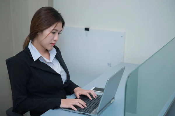Secrétaire Travaillant Pour Patron Asiatique Belle Femme Affaires Pense Travail — Photo