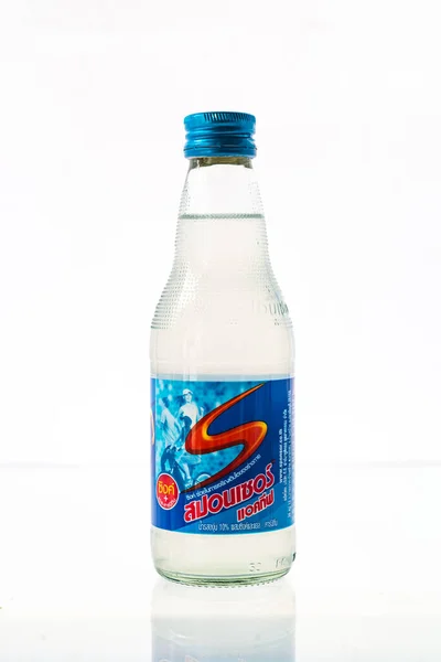 Voda Plastové Láhvi Izolované Bílé — Stock fotografie