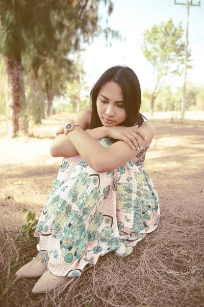 Close Traurig Schöne Asiatische Frau Aus Unbenutzter Liebe Sie Denken — Stockfoto