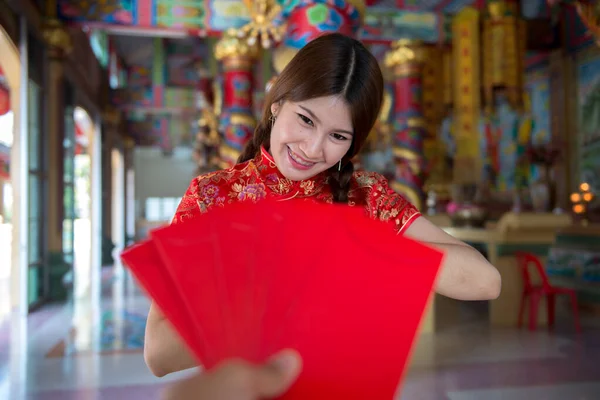 Retrato Hermosa Mujer Asiática Vestido Cheongsam Tailandia Personas Concepto Feliz — Foto de Stock