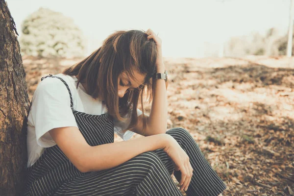 Close Triste Bela Mulher Asiática Amor Desnecessário Ela Pensa Tanto — Fotografia de Stock