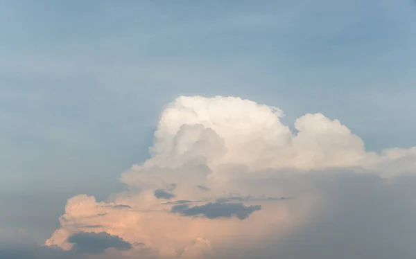 Nuvens Brancas Fofas Fundo Céu Azul — Fotografia de Stock