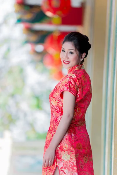 Retrato Bela Mulher Asiática Vestido Cheongsam Tailândia Pessoas Conceito Feliz — Fotografia de Stock