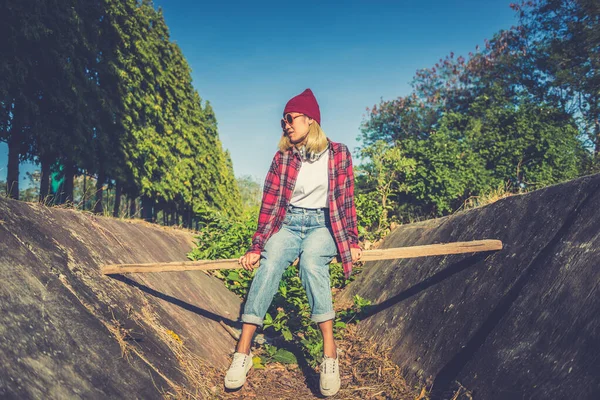 Retrato Chica Hipster Asiática Usar Gafas Sol Naranja Estilo Vintage — Foto de Stock