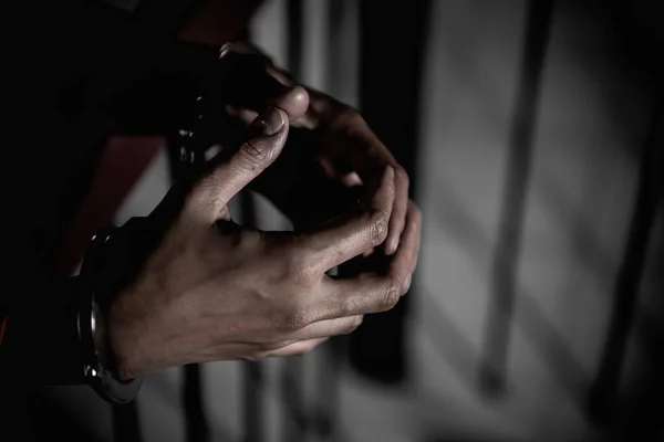 Руки Женщины Отчаянно Пытающейся Поймать Железную Тюрьму Концепцию Заключенных Таиландцев — стоковое фото