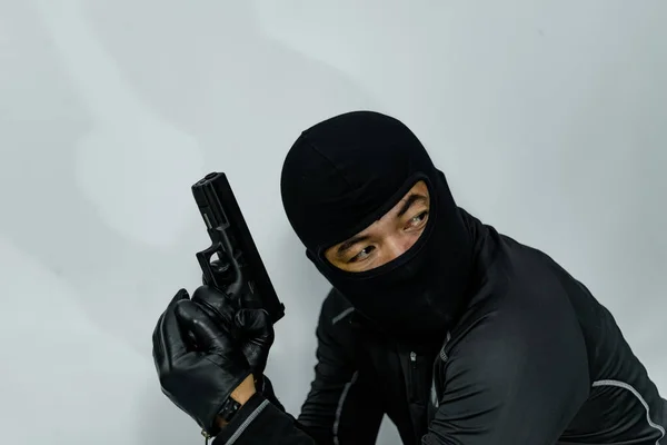 Criminal Con Pistola Mano Sobre Fondo Blanco Estilo Low Key — Foto de Stock