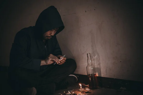 Asiatische Männer Sind Drogenabhängig Sich Selbst Heroin Die Adern Spritzen — Stockfoto