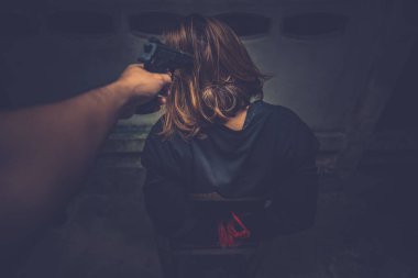 Asyalı rehine kadın gece olay yerinde iple bağlandı hırsızlar fidye için kaçırıldı, Tayland halkı...
