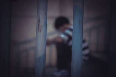 Demir hapishaneyi yakalamak isteyen adamlar, mahkum konsepti.