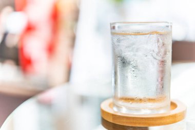 Servis müşterileri için buzlu soğuk su.