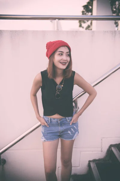 Closeup Hipster Girl Wear Red Hat Vintage Style Cute Asian — 图库照片