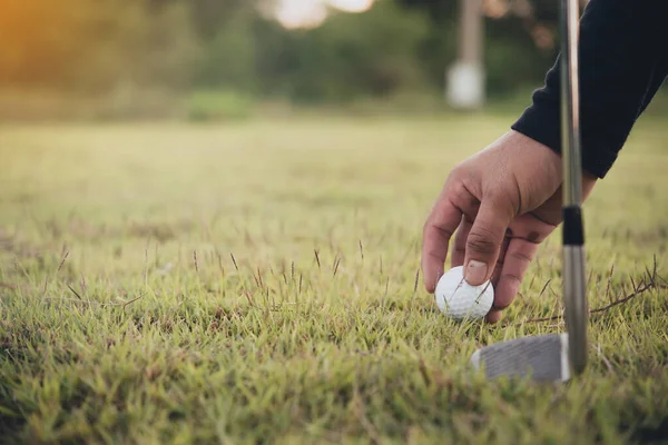 Ruka Asijského Golfisty Drží Golf Trávníku Thailand Lidé Hrají Golf — Stock fotografie