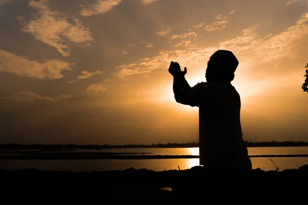 Silhouette Young Asian Muslim Man Praying Sunset Ramadan Festival Concept — Stock Photo, Image