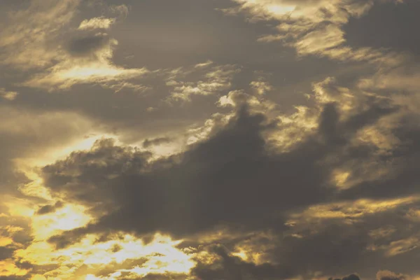 Witte Pluizige Wolken Blauwe Hemelachtergrond — Stockfoto