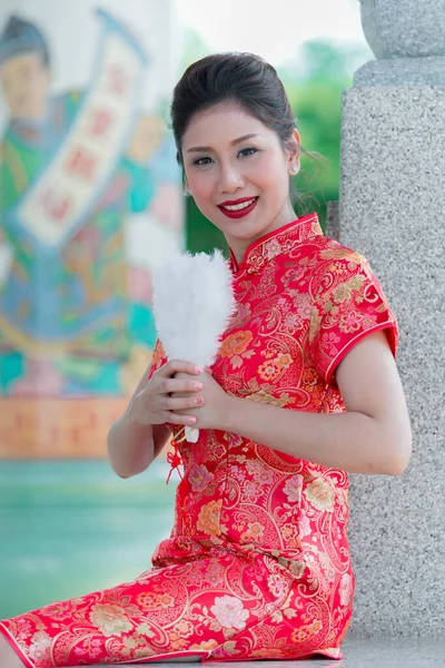 Cheongsam Elbiseli Güzel Asyalı Kadın Portresi Tayland Halkı Mutlu Çin — Stok fotoğraf